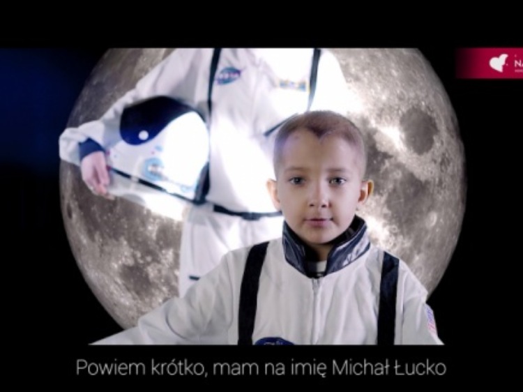 Radioterapia niczym lot rakietą w kosmos. Michaś Łucko rapuje o walce z rakiem